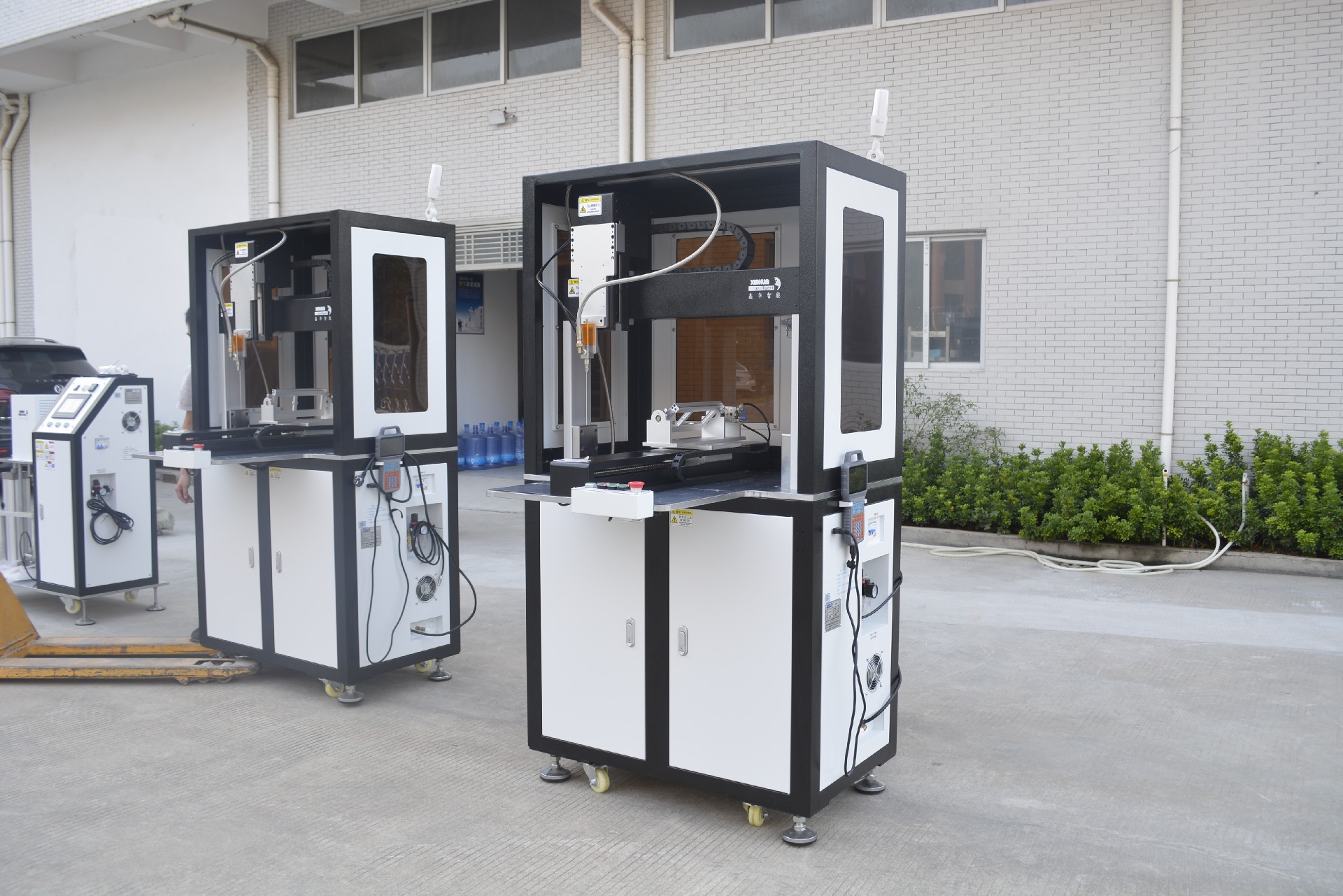 自動點膠機.jpg 自動點膠機.jpg