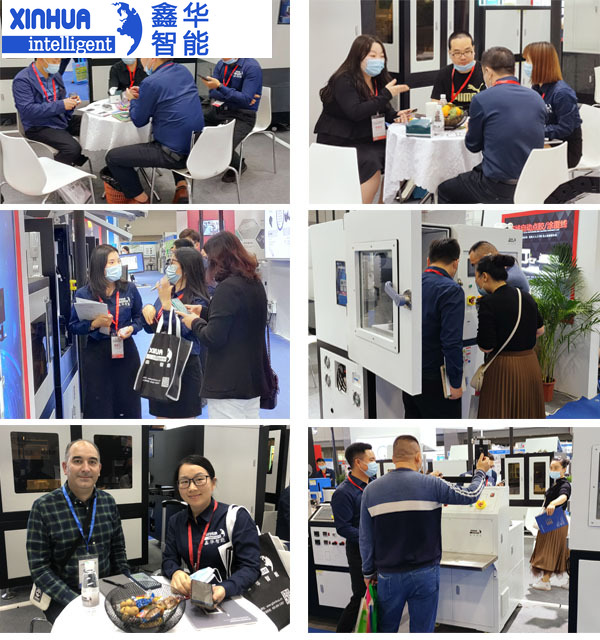 鑫華智能參加展會與客戶熱烈交談中