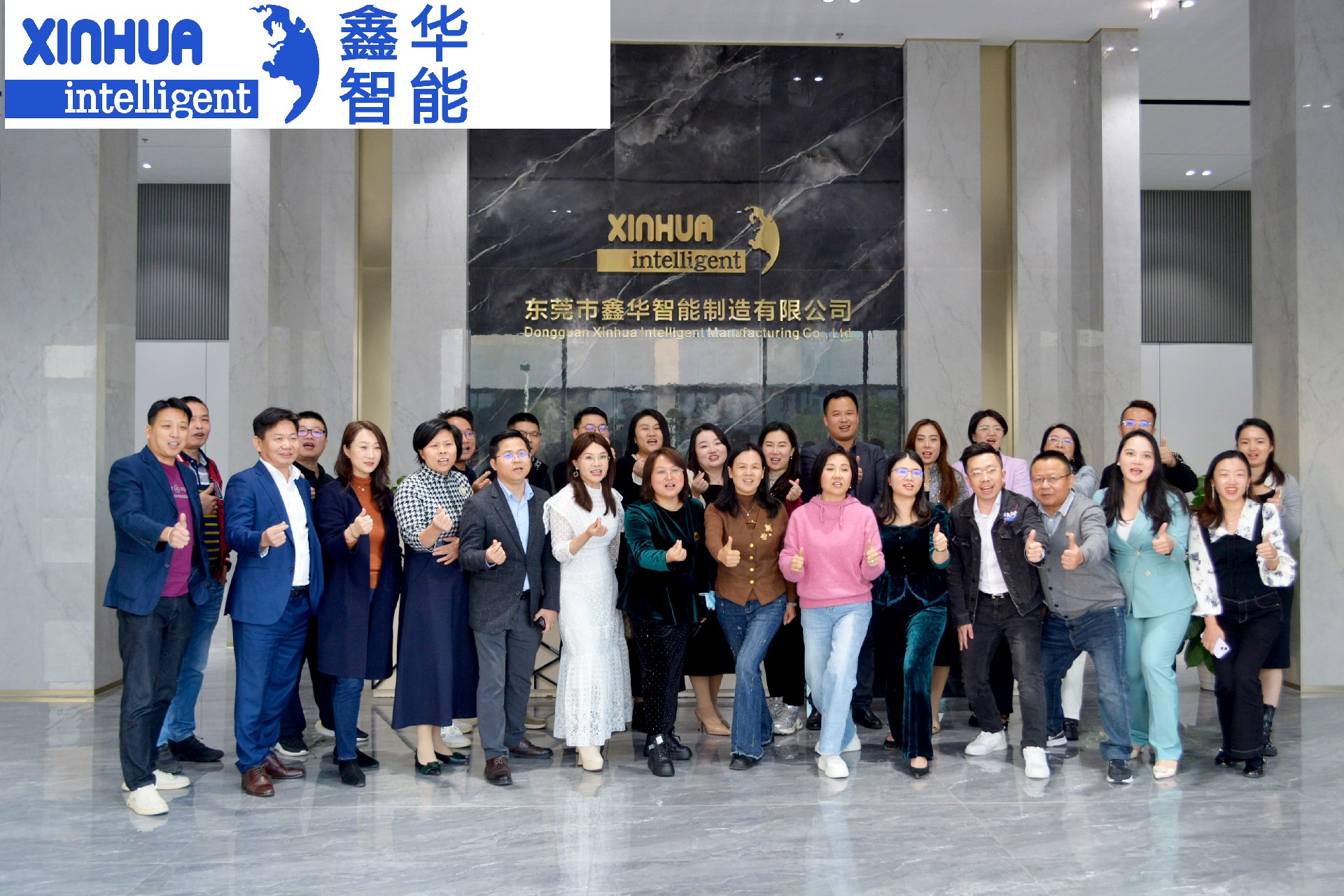 鑫華智能國內(nèi)客戶團(tuán)體來訪合影留念